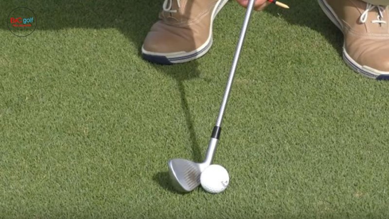 Cách đặt mặt gậy golf chuẩn