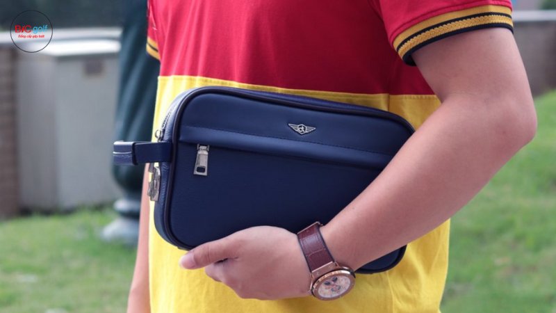 túi cầm tay Golf 1 ngăn da hạt Mill khóa số
