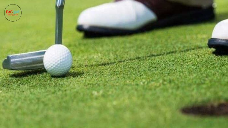 Vì sao nên đặt mặt gậy golf chuẩn