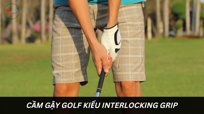 Cách cầm gậy golf kiểu Interlocking Grip