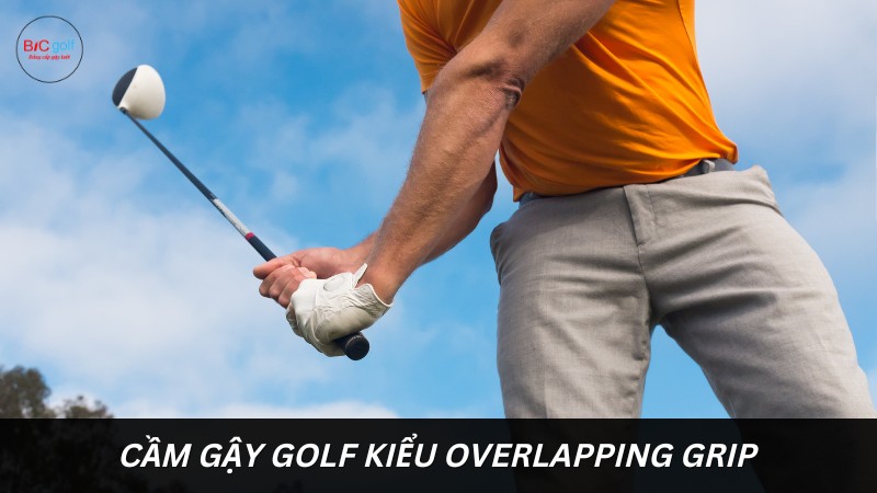 Cách cầm gậy golf kiểu Overlapping Grip